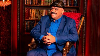 داوود حسين : والدي كان يضربني لأن مقاس حذائي 46 وكنت أخاف علي أمي من الموت 