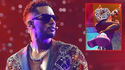 هجوم على محمد رمضان بسبب رفعه الحذاء في حفله الأخير بـ دبي : الفلوس بتعمى وربنا يهديك