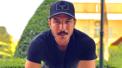 بالفيديو .. باسل خياط يحكى موقف طفولى : فكرت فى الإنتحار بسبب جاكيت