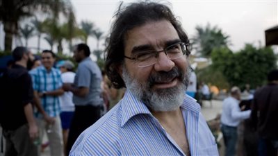  مخرج وأستاذ جامعي شارك فى أبرز أعمال ديزني وجمعته 3 أعمال بـ ابنته يسرا اللوزي .. أبرز محطات محمود اللوزي 