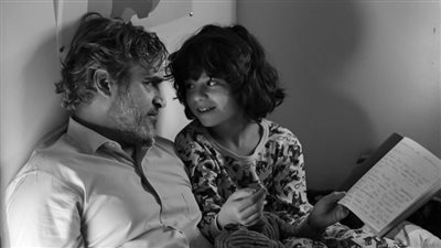 يُعرض 19 نوفمبر بالأبيض والأسود .. تفاصيل فيلم C'mon C'mon لـ خواكين فينكس