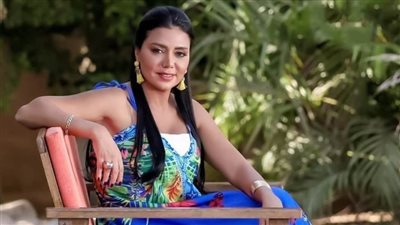 رانيا يوسف : اشتغلت مربية أطفال وصعب أتجوز تانى لأن ماليش بخت فى الرجالة 