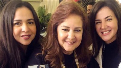 إيمي سمير غانم : صورة ألم والدي ووالدتي لسة في بالي ونفسي أعمل عمرة