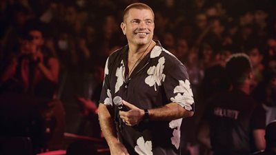 بالصور : عمرو دياب يشعل حفل ختام فورمولا جدة وسط حضور جماهيري ضخم