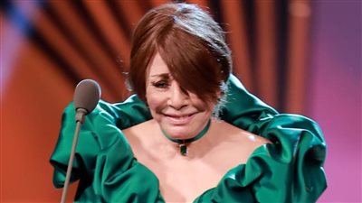 لبنى عبدالعزيز : أهلي كانوا رافضين دخولي التمثيل وإحسان عبدالقدوس قالي فيلم أنا حرة قصتك