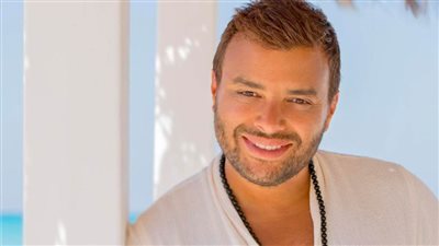 الدخول بالملابس الرسمية وممنوع الكحول .. شروط حضور حفل رامي صبرى فى رأس السنة