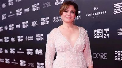 إلهام شاهين : ماكنتش متخيلة إنه فى يوم من الأيام هلبس فستان سواريه في السعودية