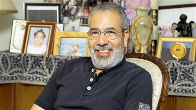 مدحت العدل لـ خبر أبيض : لم أعتزل كتابة الدراما الرمضانية وما قيل على لسانى ليس صحيحًا