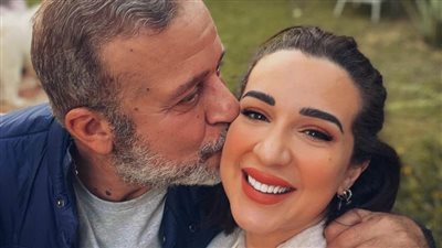 بالفيديو .. أسما عن شريف منير : مش بيساعدني وبعشق له مسرحية حزمني يا