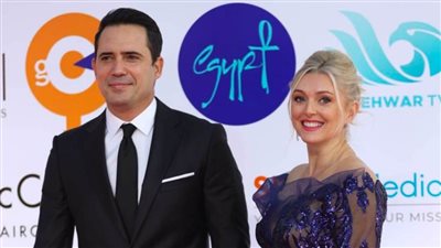 ظافر العابدين وزوجته يخطفان الأنظار فى العرض الخاص لفيلم غدوة 