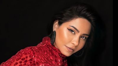 شيرين عبدالوهاب : كنت أغني في الأفراح الشعبية قبل الشهرة وفي جن بيكلمني