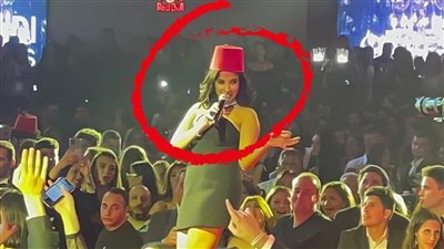 روبي تودع 2021 وتبدأ 2022 بالطربوش الأحمر خلال حفلها ليلة رأس السنة في الجونة