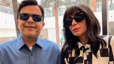 محمد هنيدي وزوجته مني زكي .. أحدث صورة من كواليس فيلم الجواهرجي المقرر عرضه في 2022