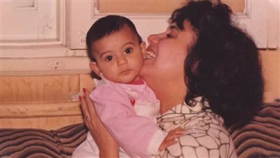 فيروز ابنة سعاد نصر في ذكرى وفاتها : لم تخبرنا بأنها ستجري جراحة وأجلنا الاحتفال بعيد ميلادها بسبب العملية