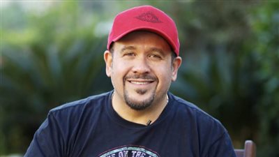 وفاة والد المطرب هشام عباس ودفنه فى مقابر الأسرة بالبساتين بعد صلاة المغرب