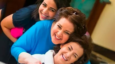 دنيا وإيمي في ذكرى ميلاد دلال عبدالعزيز : عيدك في الجنة وكل سنة وأنتي أحلى ذكرى