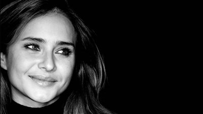 نيللي كريم لـ برنامج أهلا بالستات : ثقي فى نفسك ومتخليش حاجة تكسرك 