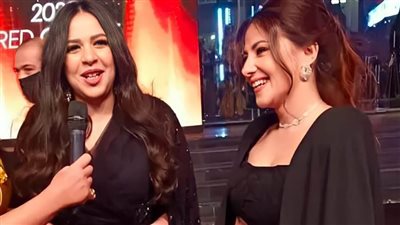 أول ظهور فني لـ دنيا وإيمي سمير غانم معًا فى حفل Joy Awards بـ الرياض