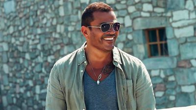 عمرو دياب يوقع شراكة مع منصة أنغامي لبث أغانيه بشكل حصري