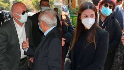 دنيا سمير غانم وعمر خيرت يتقدمان جنازة جالا فهمي بمسجد مصطفى محمود