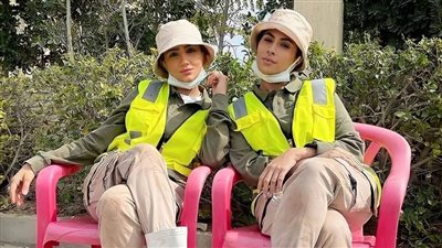 مي عمر وروبي بملابس عمال نظافة في كواليس مسلسل رانيا وسكينة في رمضان 2022