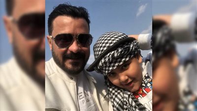 بالصور : محمد رجب مع ابنه يوسف فى ثاني ظهور لهما من الأهرامات