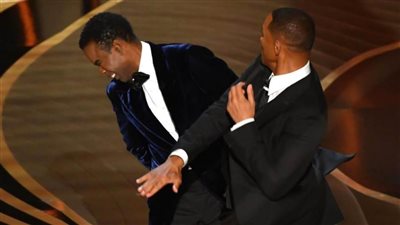 رواد السوشيال ميديا يهاجمون ويل سميث بسبب قلم كريس روك ومطالبات بسحب الجائزة منه