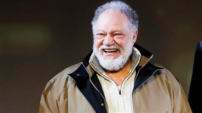 يحيى الفخراني لـ خبر أبيض : شائعات وفاتي مغرضة وأنا حاليًا فى بيتى وعايش حياتي