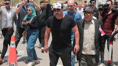 كعادته .. أحمد السقا أول حضور تشييع جثمان سمير صبري