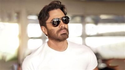 تامر حسني انتهى من تصوير آخر مشاهد فيلمه بحبك في أحد الفنادق