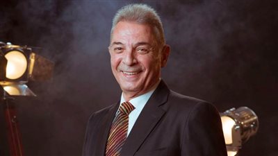 محمود حميدة موظف في مصلحة حكومية ضمن أحداث فيلم مطرح مطروح والعمل تدور أحداثه في عام 1940