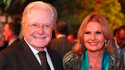 يسرا وحسين فهمي يحتفلان باليوبيل البلاتيني لملكة إنجلترا فى السفارة البريطانية