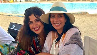 مباشر من هاسيندا .. منى زكي وياسمين عبدالعزيز تحتفلان بعيد الأضحى على البحر