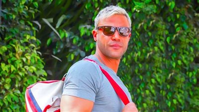 إيرادات فيلم عمهم لـ محمد إمام تتراجع إلى 832 ألف جنيه بالأمس