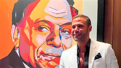 الواد وأبوه .. محمد إمام من أمام صورة الزعيم في البوليفار بـ السعودية