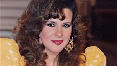 دلال عبدالعزيز وقفت على المسرح لأول مرة في أهلا يا دكتور وتسببت في غضب الأطباء