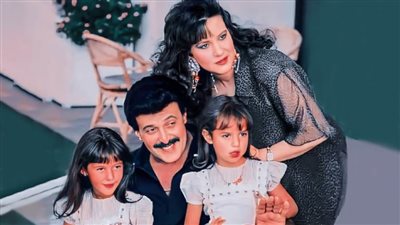 تكره الطبخ وتدير أعمال زوجها وبناتها .. ما لا تعرفه عن دلال عبدالعزيز ست البيت