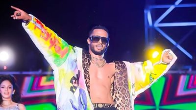 10 إطلالات مختلفة وظهور خاص لـ عمر الشريف .. كواليس حفل محمد رمضان بالعلمين الجديدة