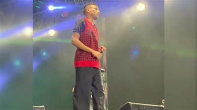 ويجز يحيي حفلًا بالساحل الشمالي ويعلن عن أغنية جديدة بعنوان الجراند توتو