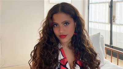 بعد دويتو جميلة مع الهضبة .. جنا عمرو دياب تطرح أغنية جديدة باللغة الإنجليزية بعنوان كيف أستحق هذا