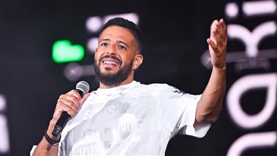 بالصور .. محمد حماقي يحيى الروح الوطنية بأغنيته أم الدنيا في حفل ختام مهرجان العلمين