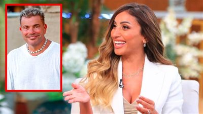 دينا الشربيني تغني لـ عمرو دياب في حلقتها مع منى الشاذلي وتصرح : قعدت 7 سنين فى الجامعة وجالي كورونا 5 مرات