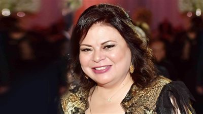 ماجدة زكي مديرة ملجأ أيتام شريرة ضمن أحداث مسلسل صاحب الظل الطويل والعرض على منصة شاهد