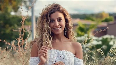 دينا الشربينى تناقش خطورة السوشيال ميديا وحكم المجتمع على المرأة المزواجة في مسلسل كامل العدد