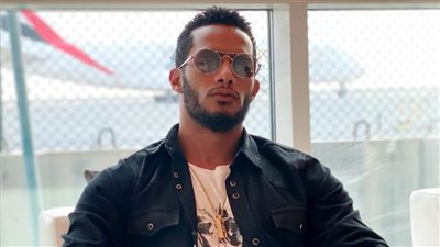 محمد رمضان يجسد شخصية لاعب كرة و شخصية عالم ضمن أحداث فيلم مرزوق وإيتو 