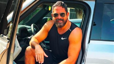 أمير كرارة يدخل السجن ويهاجر للخارج في فيلمه الجديد يوم استقالة مجرم