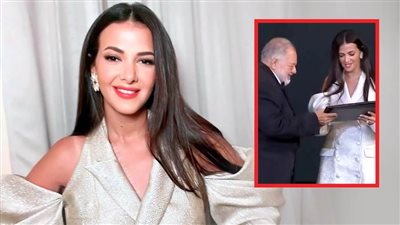 سمير غانم ودلال عبدالعزيز يحصدان جائزة الإبداع بمهرجان الدراما ودنيا تتسلم الجائزة 