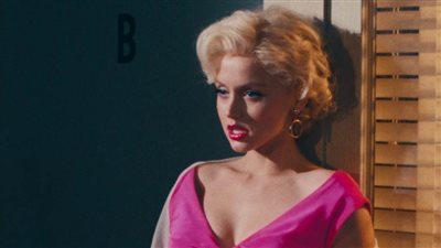 انتقادات حادة لفيلم Blonde الذي يتناول سيرة مارلين مونرو ودعوات لمقاطعته بسبب مشاهده القاسية