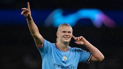 مليون و800 ألف بريطاني يطالبون بترحيل هالاند نجم مانشيستر سيتي : إنه ليس بشرياً إنه روبوت