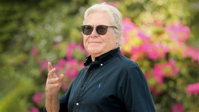 حسين فهمي : أول أجر لي في التمثيل كان 300 جنيه ونجوم الفن كلهم نمبر وان